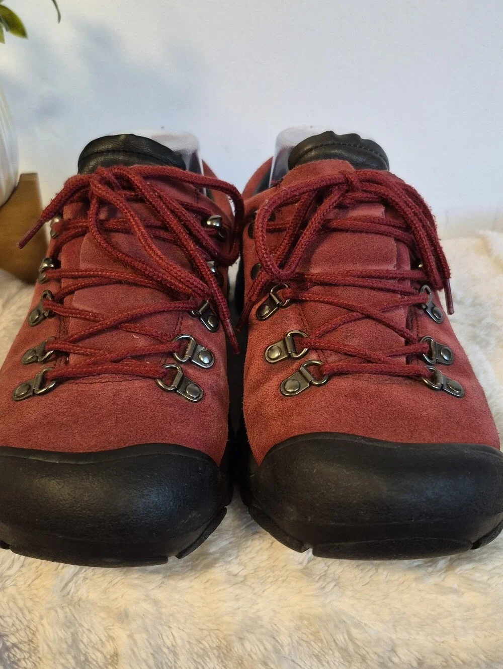 Keen Burgundy Red Suede Leather Hiking Trail Shoes XT0705 Lace Up Women's Size 9